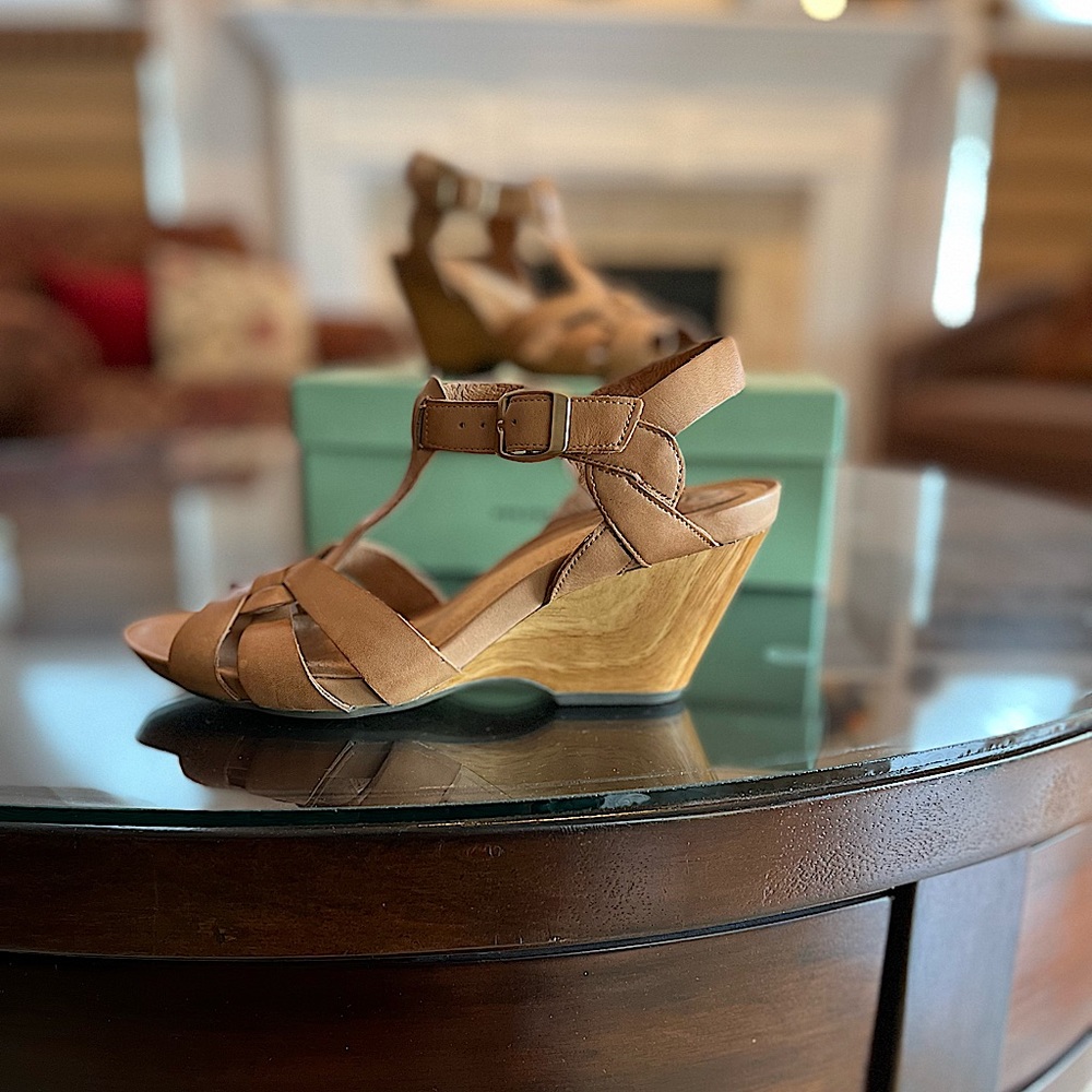 NEW! Clarks Artisan sandal
